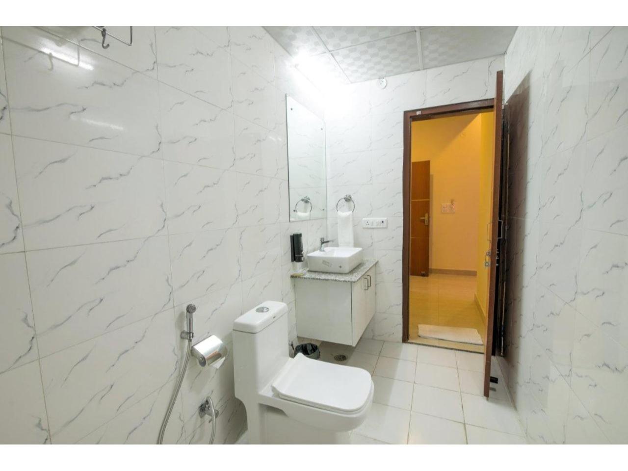 Bed and Breakfast Kusum House Большая Нойда Экстерьер фото