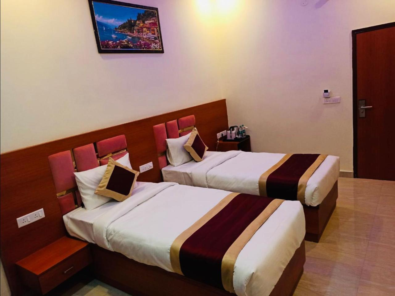Bed and Breakfast Kusum House Большая Нойда Экстерьер фото