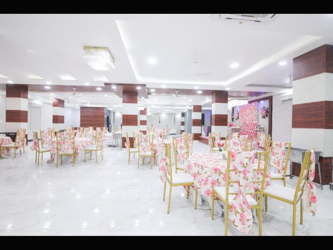 Bed and Breakfast Kusum House Большая Нойда Экстерьер фото